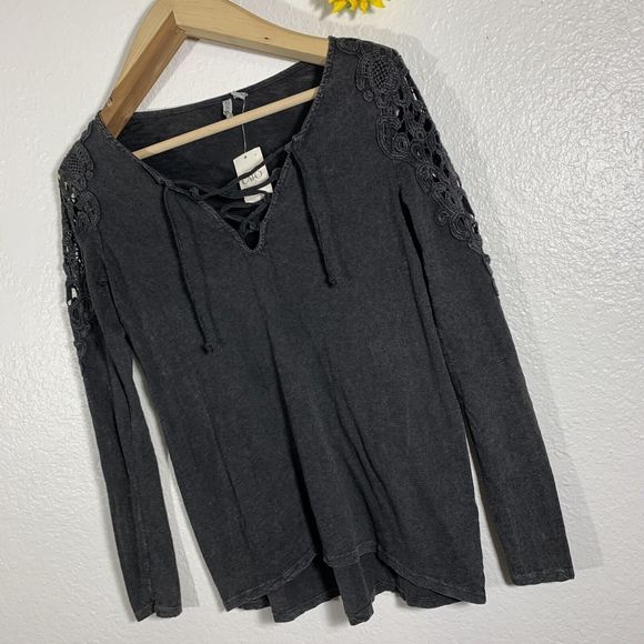 Cato Est. NWT Black Acid Wash Tassel Embroidered Sleeve Blouse Size XS Womens - Picture 4 of 11